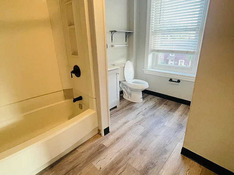 110 E Main St #2A — Photo 20