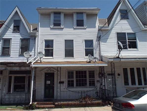 2nd image of 215 S Jardin St