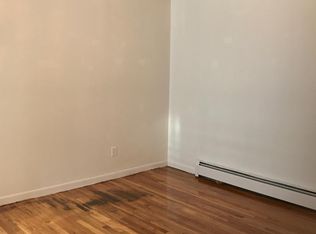 867 Throgs Neck Expy, Bronx, NY 10465