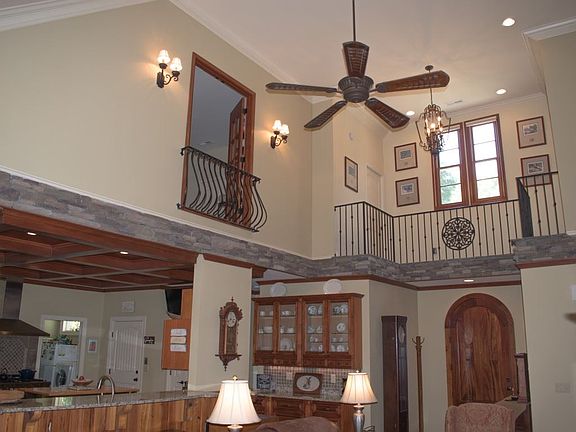 4th image of 142 Lakeland Ave