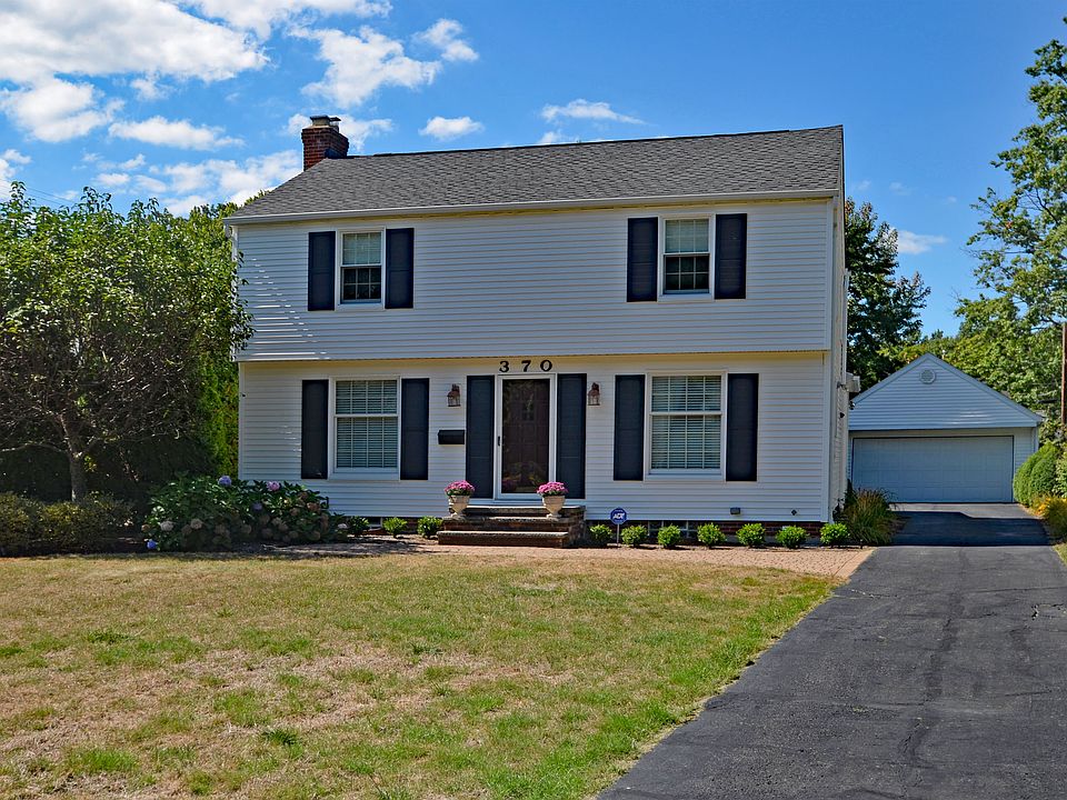 1st image of 370 Lake Forest Dr