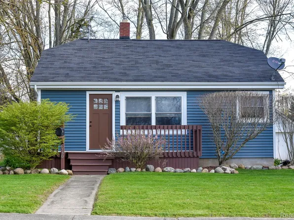 6530 Ellsworth St, Marlette, MI 48453