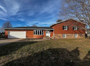 612 4th St, Andover, IL 61233