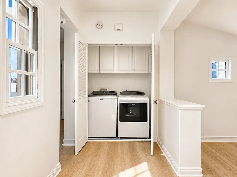 2545 Bungalow Pl — Photo 6