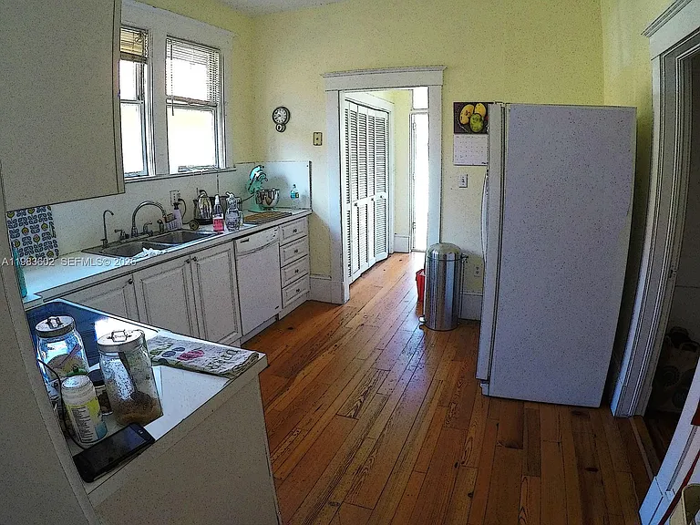 2000 S Miami Ave — Photo 30