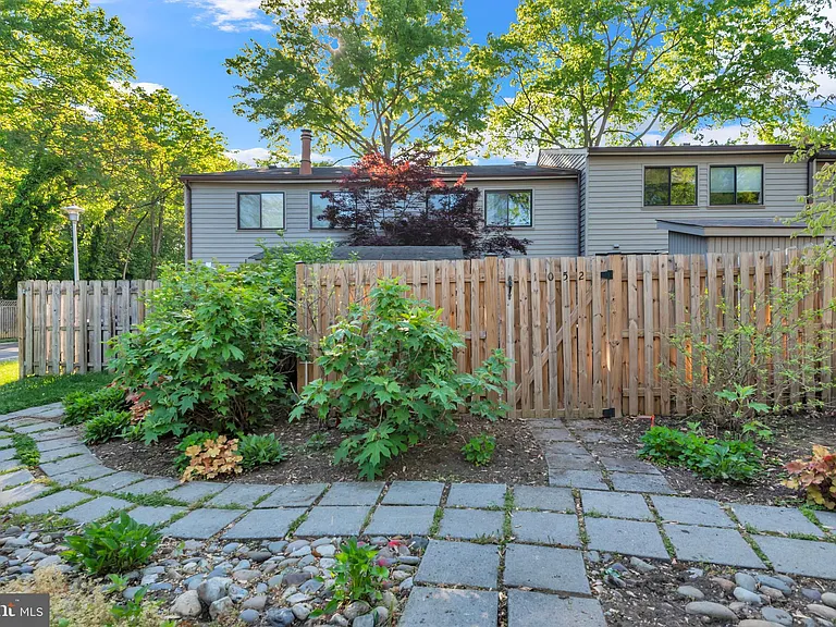 1052 Cedar Ridge Ct — Photo 34