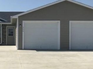 358 Prairie Creek Dr, Pleasant Hill, IA 50327