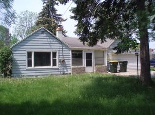 957 Meadow Ln, Neenah, WI 54956