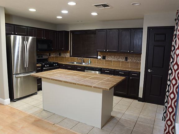 4th image of 10 Shady Arbor Ct