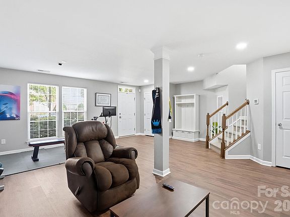2nd image of 10005 Kings Parade Blvd