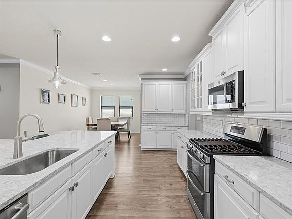 3rd image of 740 ROSEMARY CIRCLE