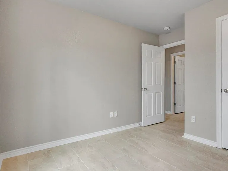 5780 Shadowbend Cir S — Photo 9