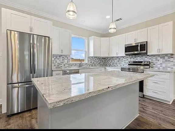2nd image of 2813 Bartolo St