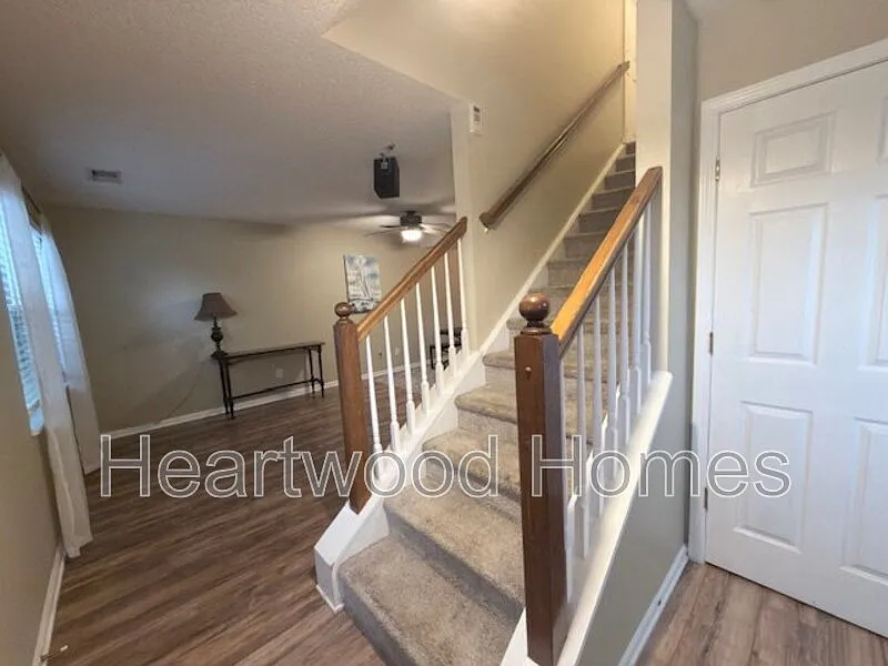 3 bed, 2.5 bath, 1664 sqft, $2,100 — Photo 4
