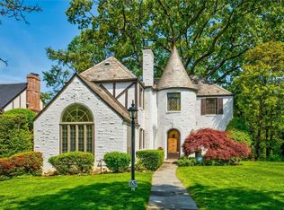 65 Andrew Rd, Manhasset, NY 11030