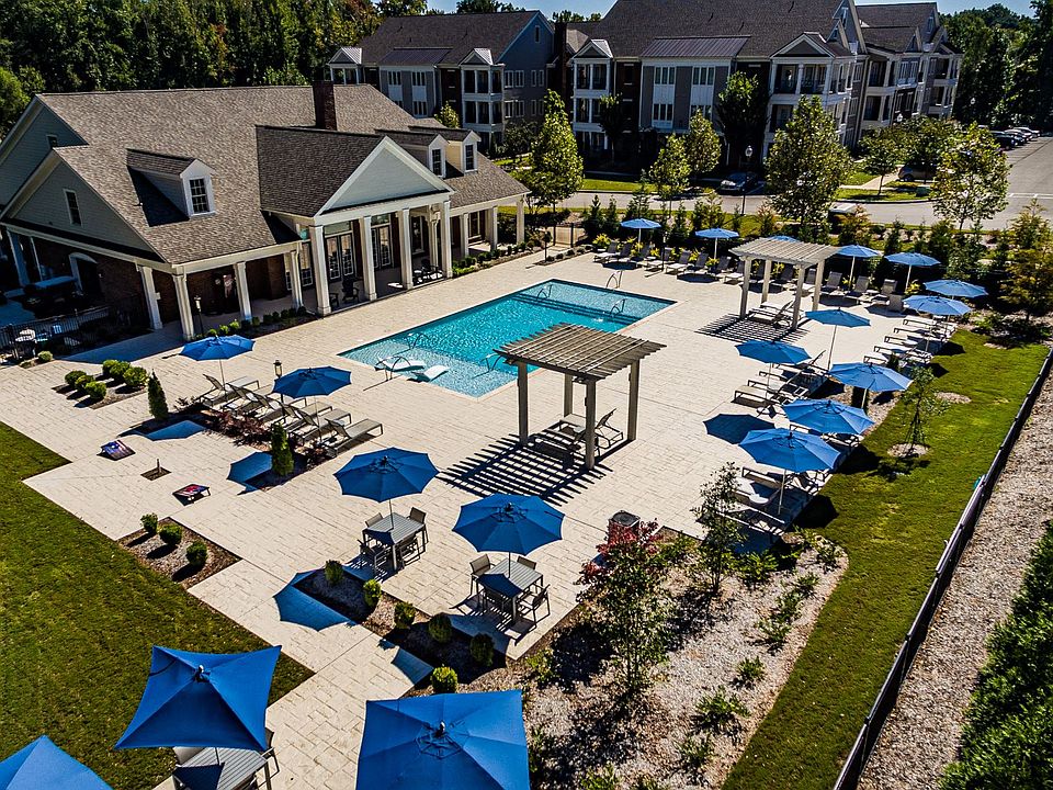 Resort-style Swimming Pool and Deck