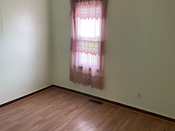 3rd image of 27723 Townley Ave