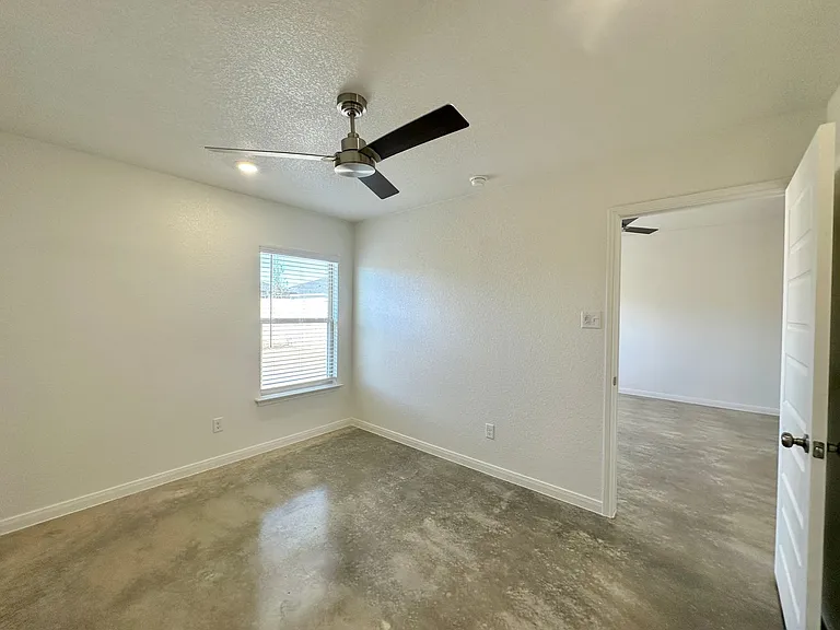 905 Cherry Laurel Ln — Photo 25