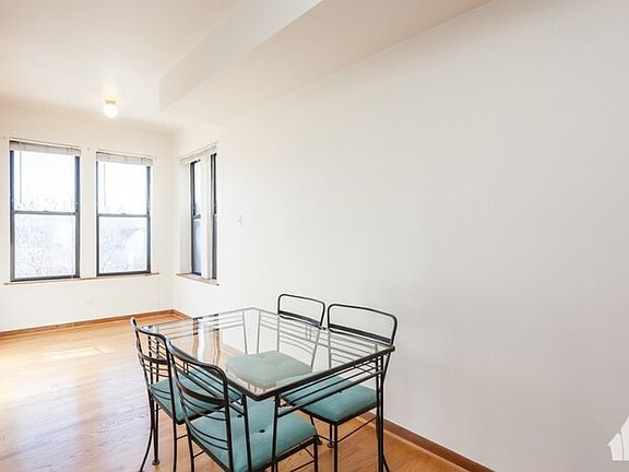 5th image of 1022 N Oakley Blvd #3OP
