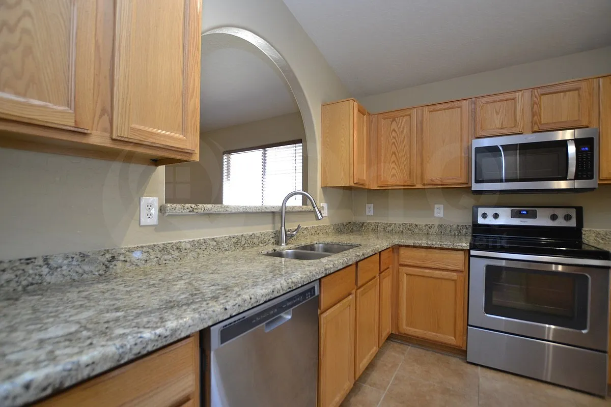 3 bed, 2.0 bath, 1562 sqft, $2,199 — Photo 3