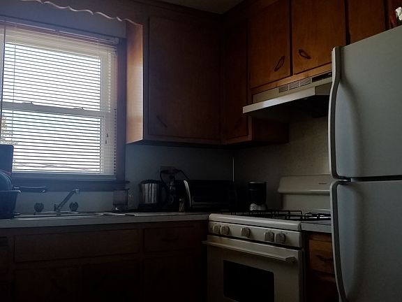 5th image of 503 Burritt St APT 4