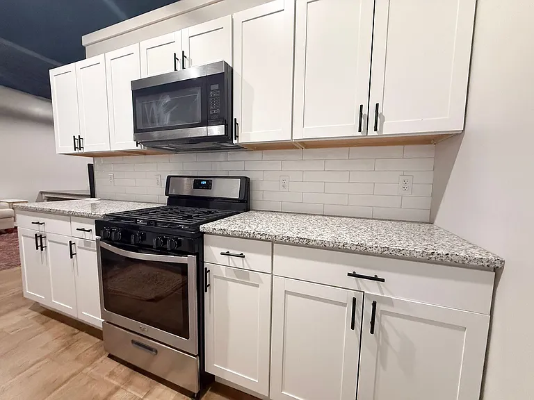 209 S Church St — Photo 9