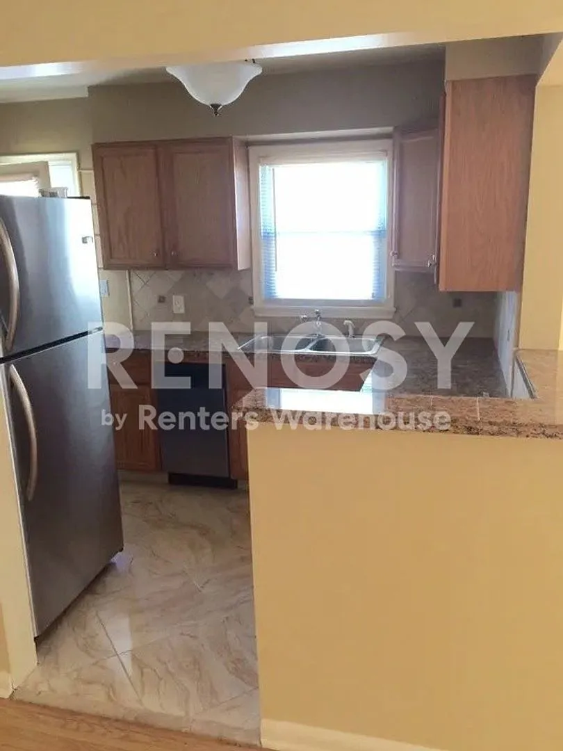 Fully Renovated 2BR / 2BA Home in Prime Whittier-Uptown Location — Photo 3