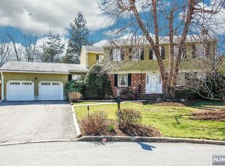 5 Kyle Ct, Park Ridge, NJ 07656