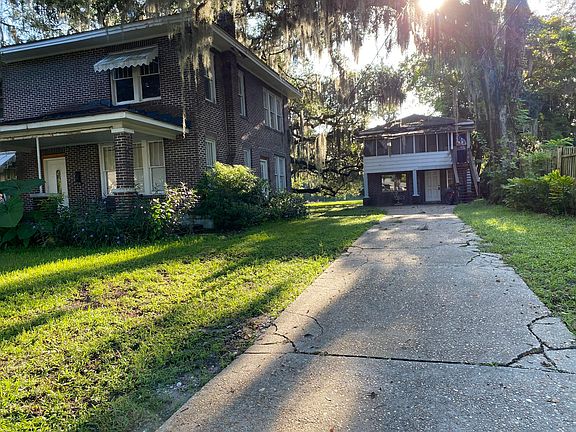 2nd image of 6933 Oakwood St
