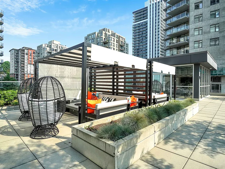 900 Carnarvon St — Photo 31