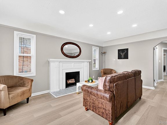 3rd image of 15800 Saint Marys St