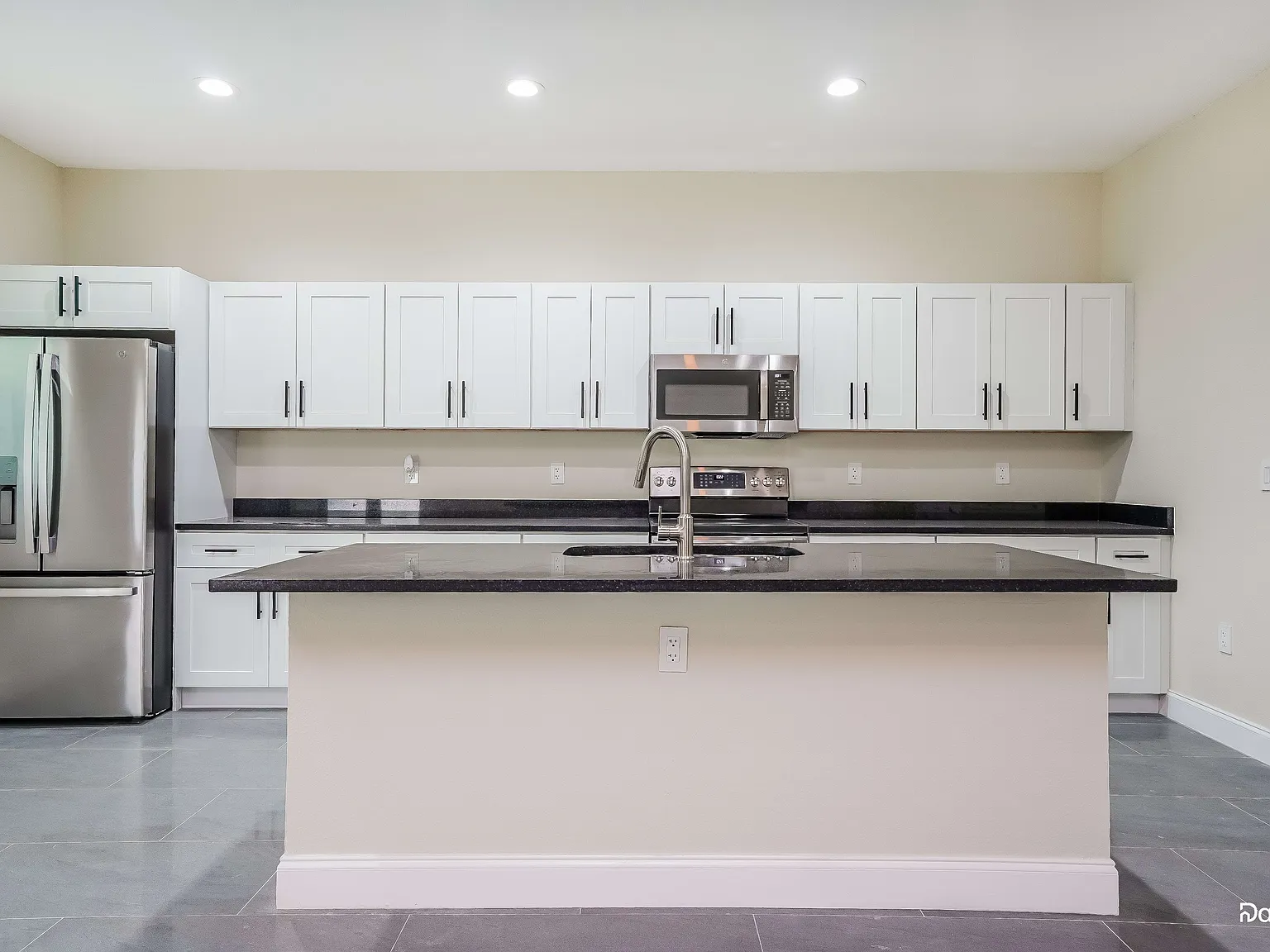 3 bed, 2.0 bath, 1751 sqft, $2,435 — Photo 3