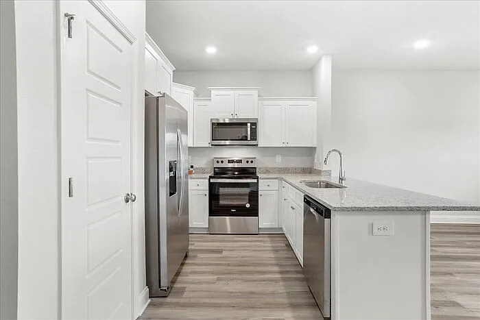 12314 Sinclair Dr — Photo 9
