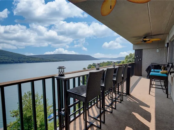 47 Cliffside Dr, Canandaigua, NY 14424