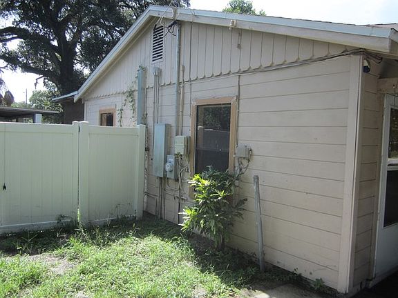 3rd image of 2707 N 32nd St