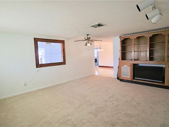 5th image of 6030 Hilltop Ln E