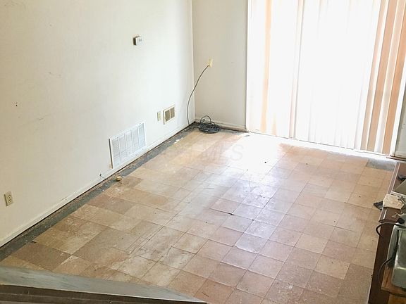 3rd image of 3328 Reaver Ave