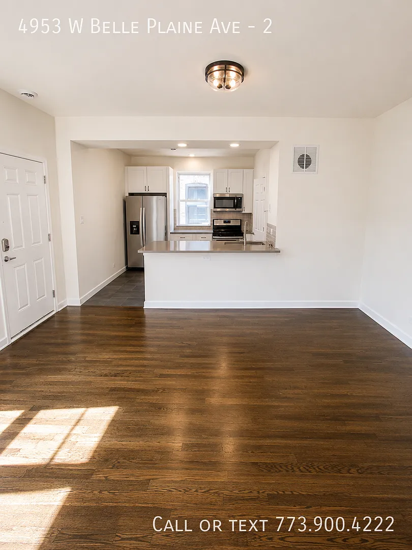 Update Portage Park 3 bedroom 1 Bath with in unit laundry — Photo 4