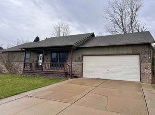 218 Jonathon Dr, Almont, MI