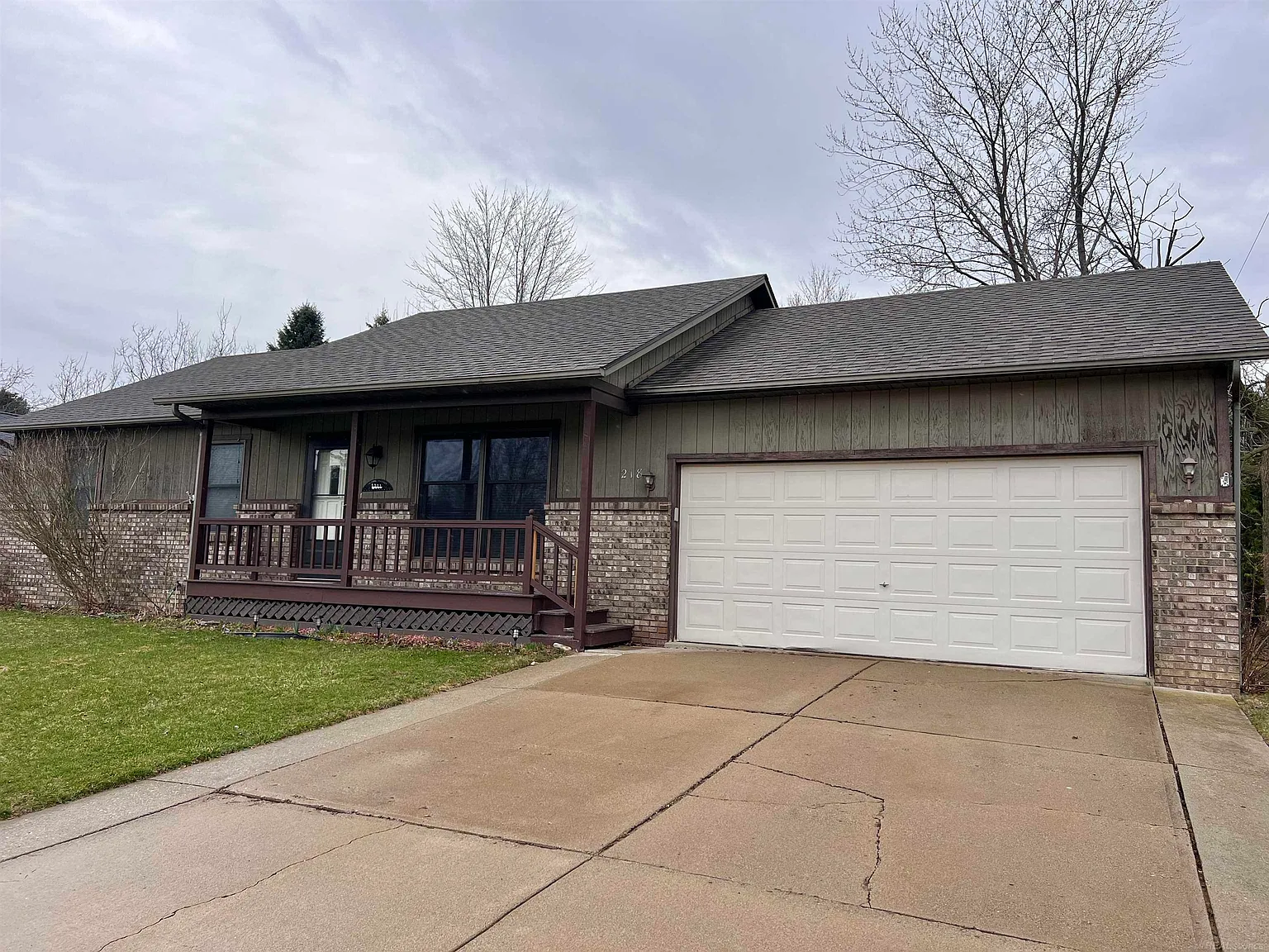 218 Jonathon Dr photo 1