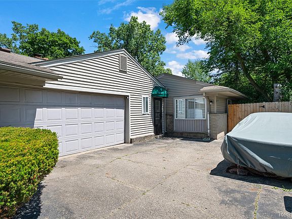 2nd image of 28924 Lorikay St