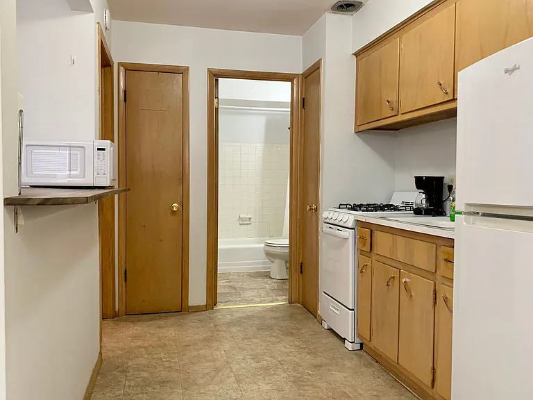 1657 N Astor St — Photo 17