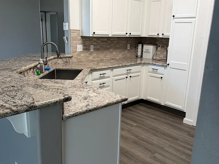 2315 Golden Ave — Photo 7