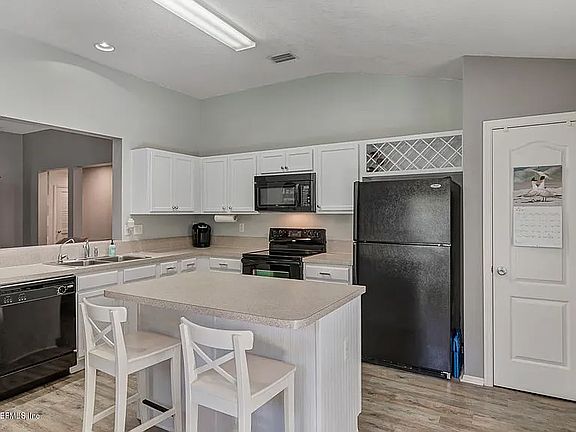 3rd image of 204 Candlebark Dr