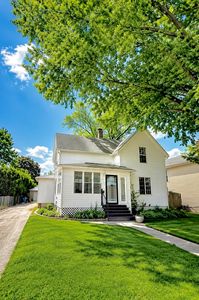 1132 E Locust St, Dekalb, IL, 60115