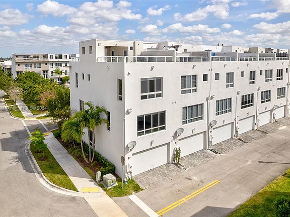 5th image of 10360 NW 64th St