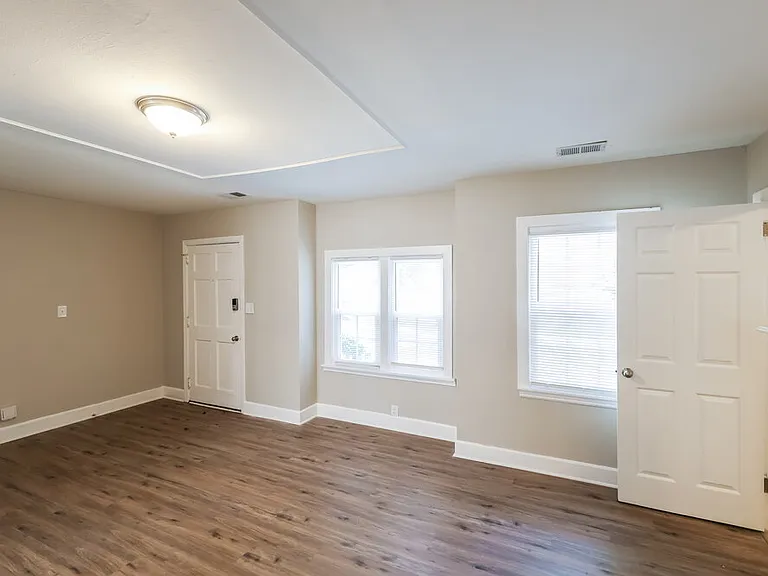 914 Park Pl — Photo 5