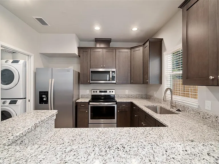 622 NW 3rd Ave #5 — Photo 7