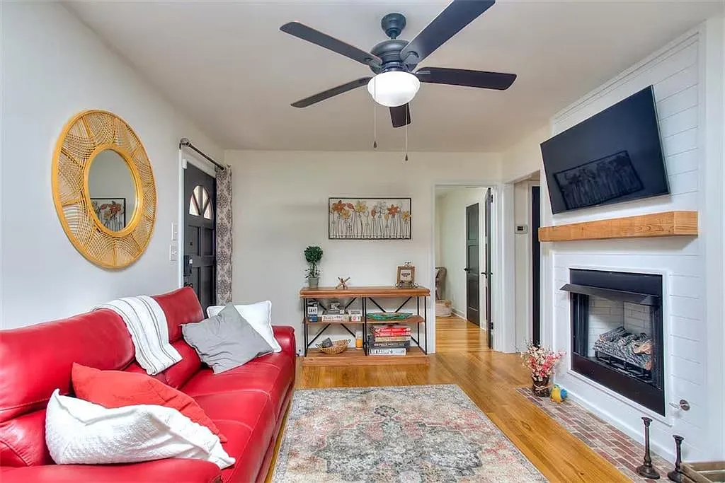 2 bed, 1.0 bath, 899 sqft, $2,250 — Photo 4