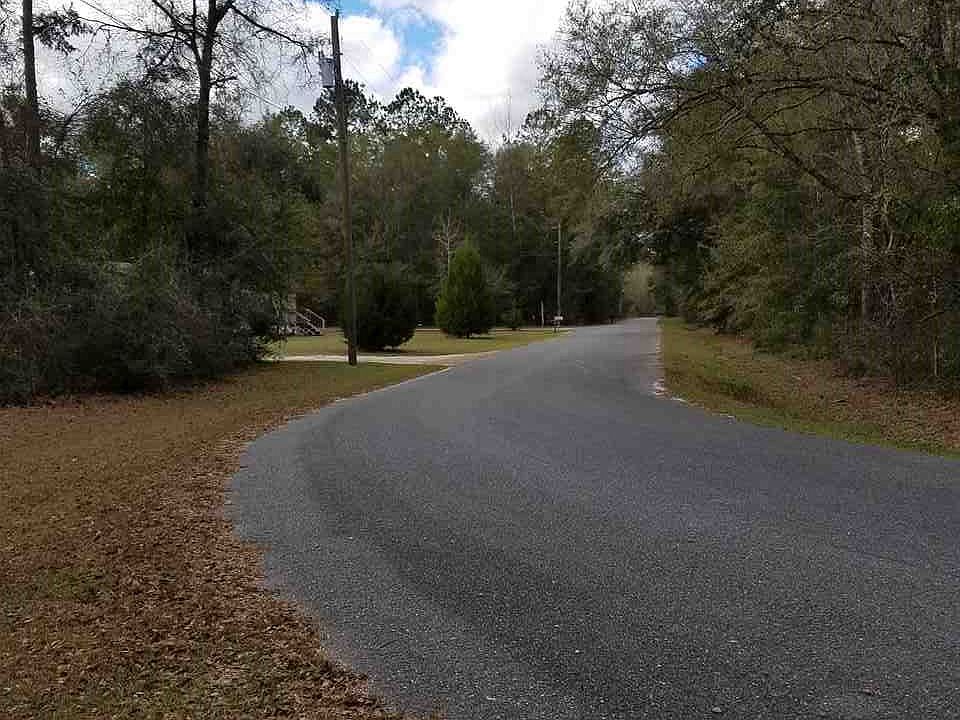 2nd image of Horseshoe Trl